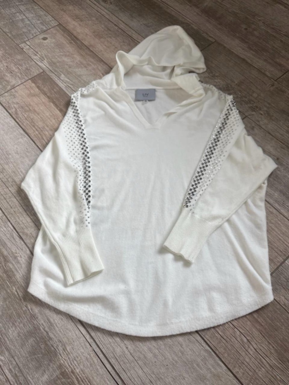 LIV White V‑Neck Hooded Sweater with Studded Sleeve Detail